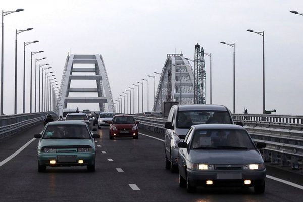 Почти полмиллиона автомобилей проехали по Крымскому мосту в июне