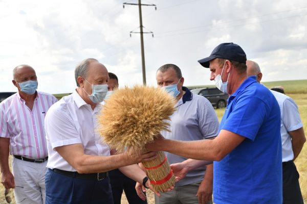 К избирательной кампании депутата подключился губернатор Саратовской области