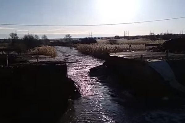 Видео: Размыло временный объезд в районе с. Сторожёвка
