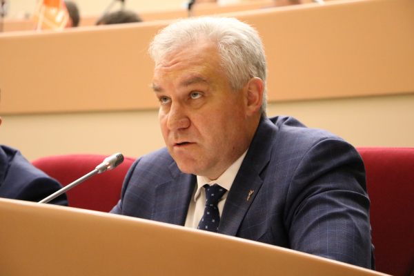 Депутат Алексей Антонов приготовился