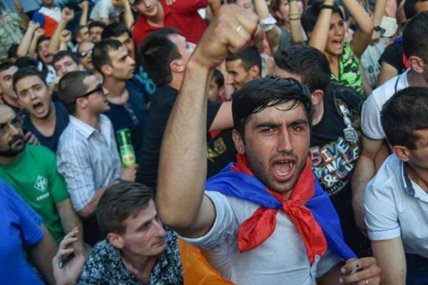 ВЦИОМ: в России повторение армянских событий большинство россиян считает маловероятным