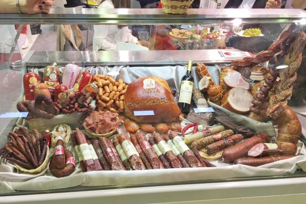 Саратовская область наращивает ассортимент колбасных изделий