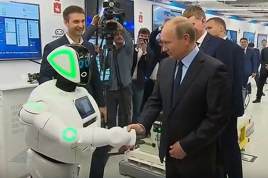 Владимир Путин пожал руку Промоботу