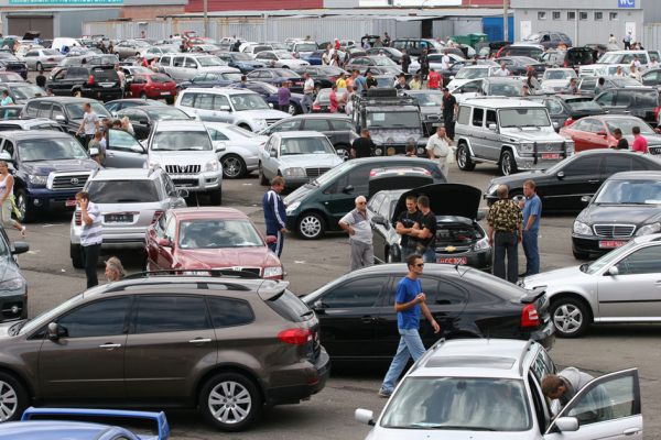 Минпромторг выступил с предложением запретить продажу автомобилей «с рук»