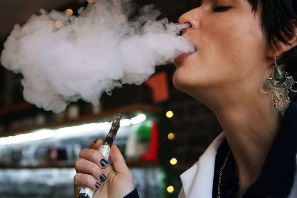 На «альтернативку» табаку курильщики стали переходить почти в 3 раза чаще