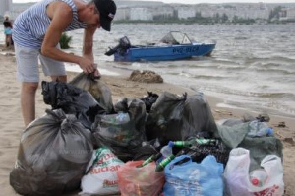 С волжских островов вывезли полторы тонны мусора 