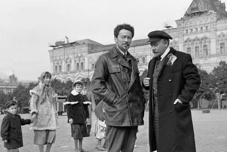 Яков Свердлов и Ленин на Красной площади