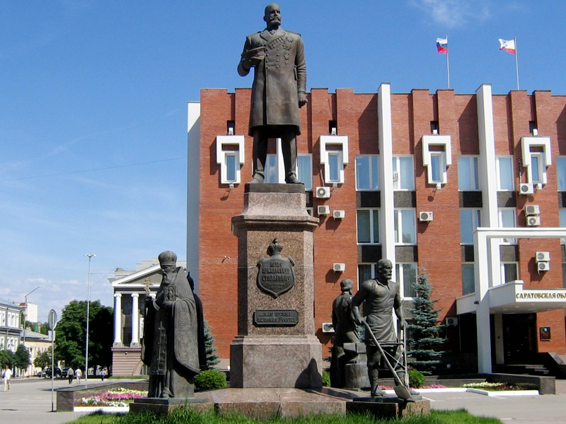Всякий раз проходя мимо памятника великому реформатору, большая часть депутатов Саратовской областной думы не знают о нем почти ничего