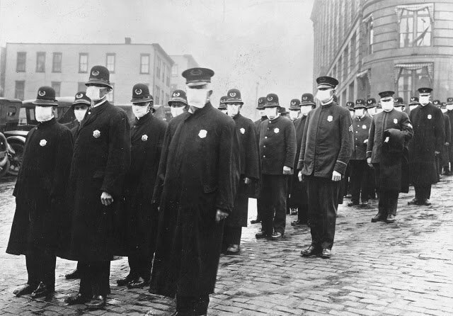Полицейские в масках на улицах Сиэттла, 1918 год