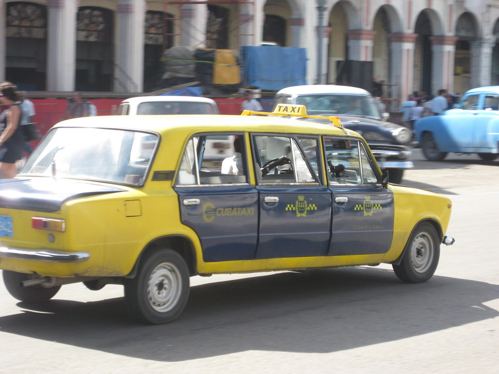 Здесь можно покататься на такси "копейке" и вспомнить босоногое детство