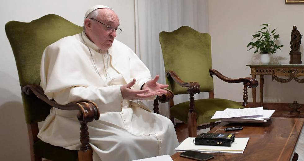  Папа Римский Франциск призвал не делать поспешных выводов и не торопиться с оценкой нового президента США Дональда Трампа. У разведки Ватикана -- длинные руки и большие уши