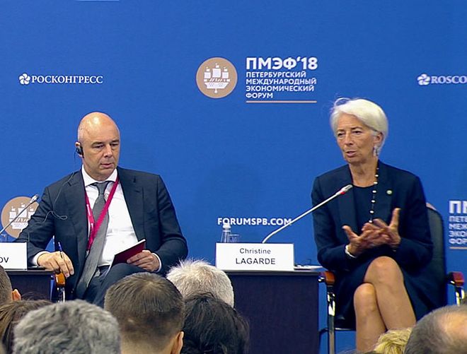 Антон Силуанов внимательно слушает инструкции директора-распорядителя МВФ
