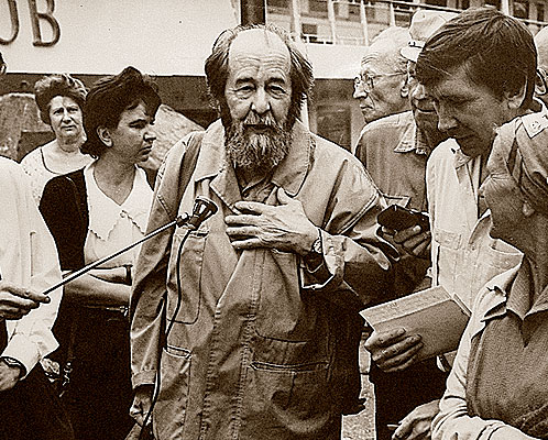 В 1995 году в Саратов приезжает Александр Солженицын