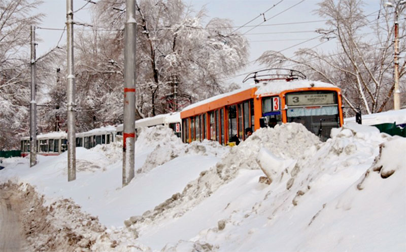 А вот так трамваи в снегу прятались при папе Славе