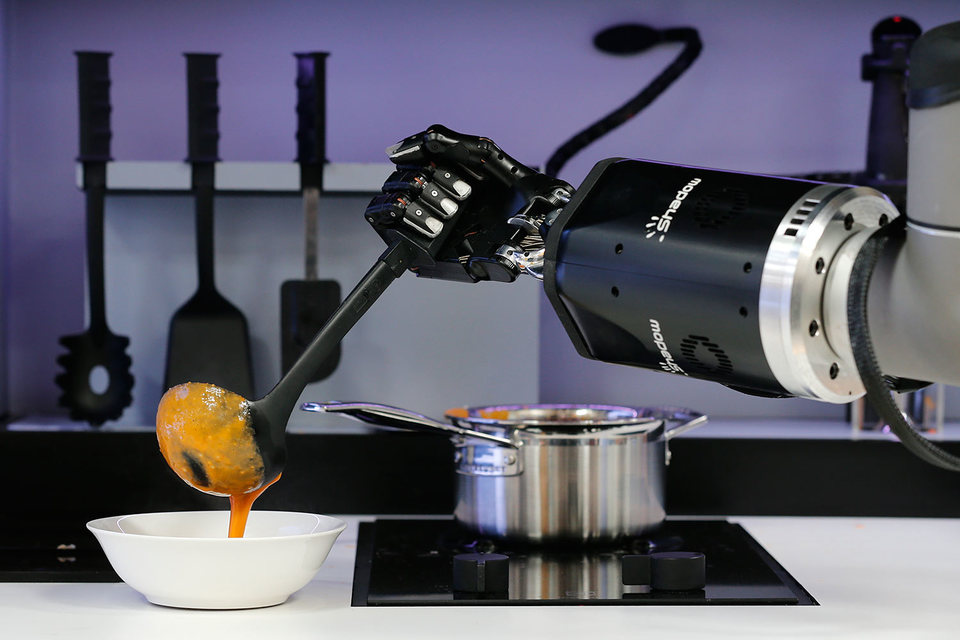Робот-кулинар готов трудиться не выходя из кухни