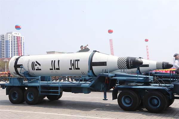 А вы уверены, что эта северокорейская ракета не надувная?