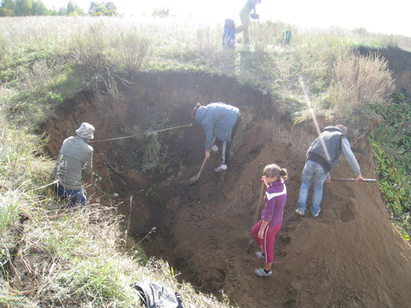 Увлечение археологией. На раскопках, где-то в Саратовской области...