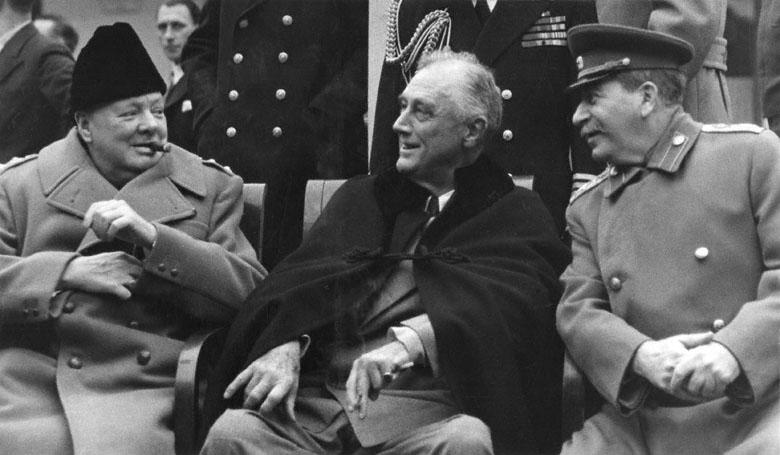 Черчилль курил сигары, Сталин -- трубку, Рузвельт -- сигареты. Гитлер, Муссолини и японский император Хирохито вели здоровый образ жизни