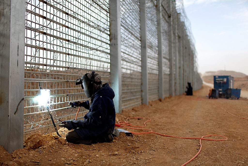 Венгрия отгородится стеной от Сербии - закон уже приняли