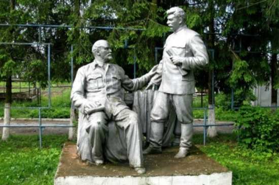 На Украине не осталось памятников ее основателям...