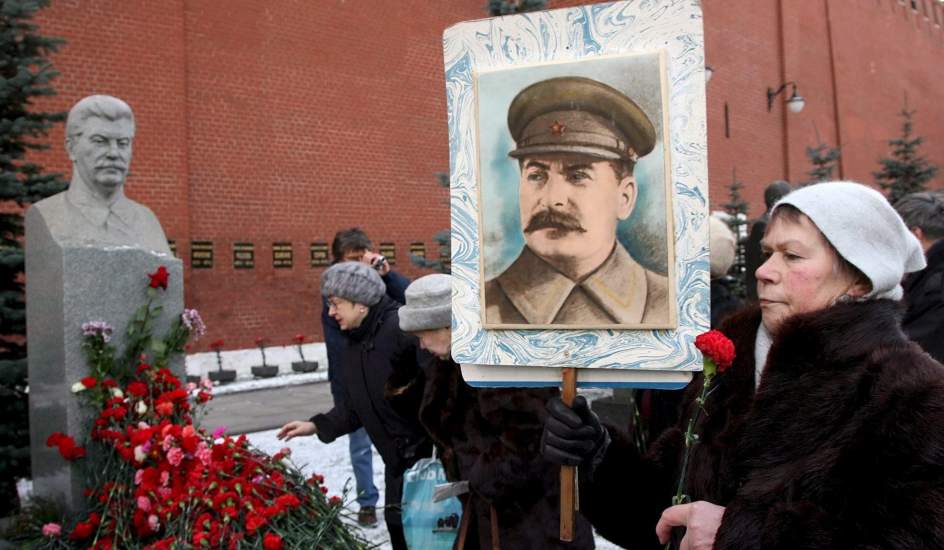 У могилы Сталина не только коммунисты...