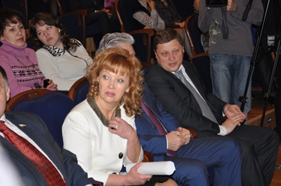 Наталья Ипатова на фоне мужа Павла Ипатова. Кто видел жену Радаева?