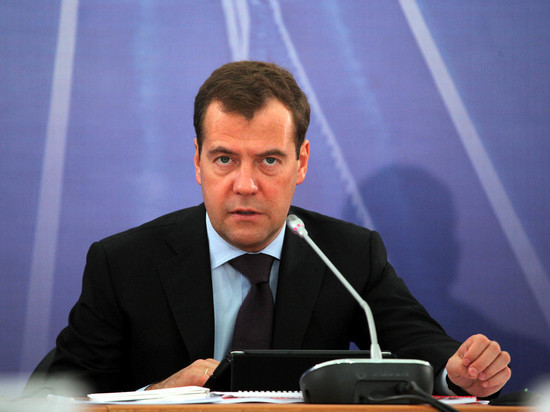 А вы тоже обратили внимание на то, что Медведев не был замечен на ПМЭФ?