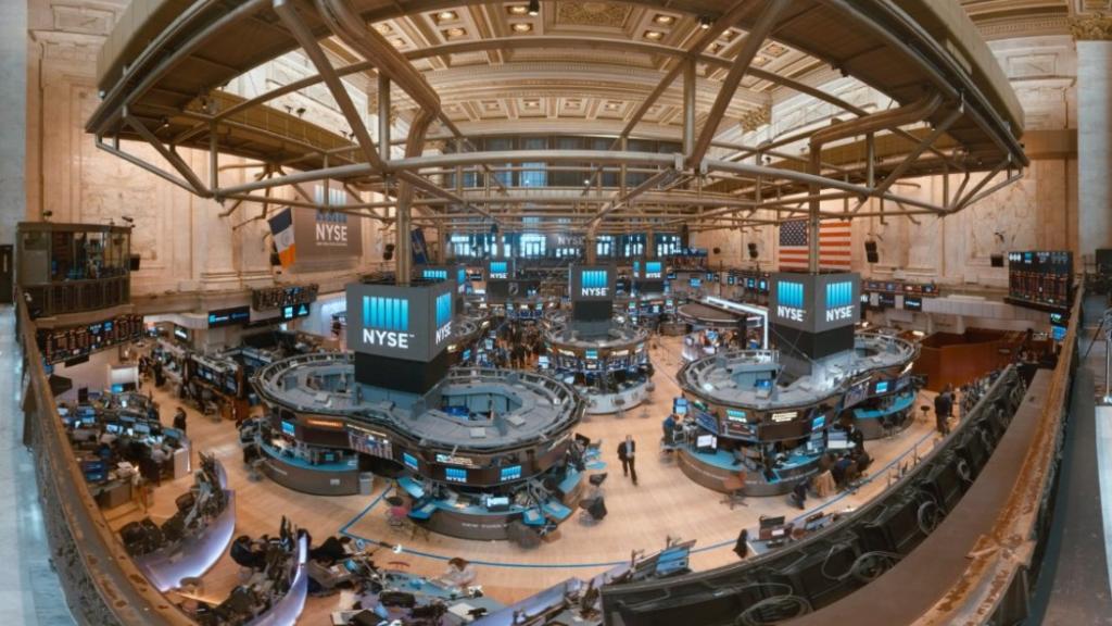 Впервые за историю существования: фондовая биржа Нью-Йорка с понедельника работает в онлайн-режиме