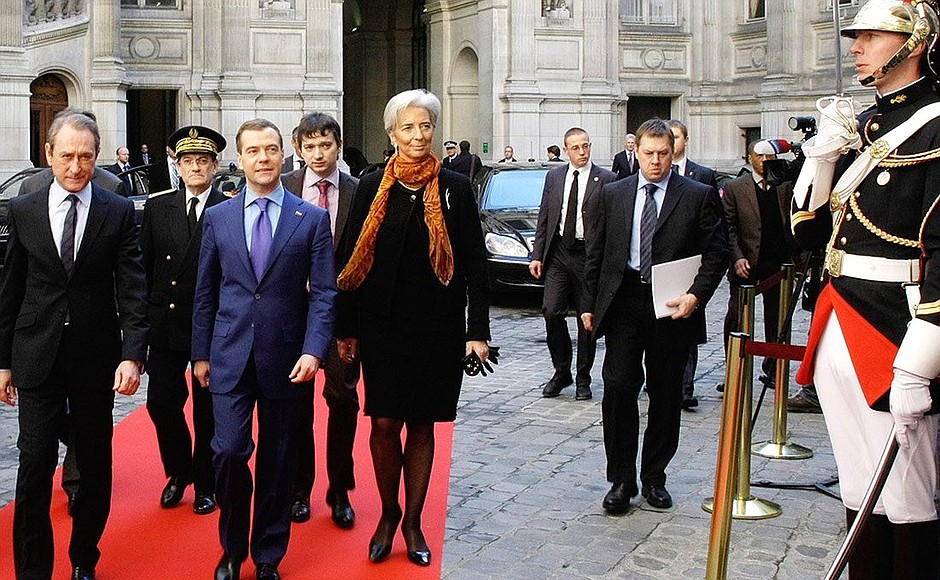 Во время визита в Париж Дмитрия Медведева сопровождал мэр города и глава МВФ