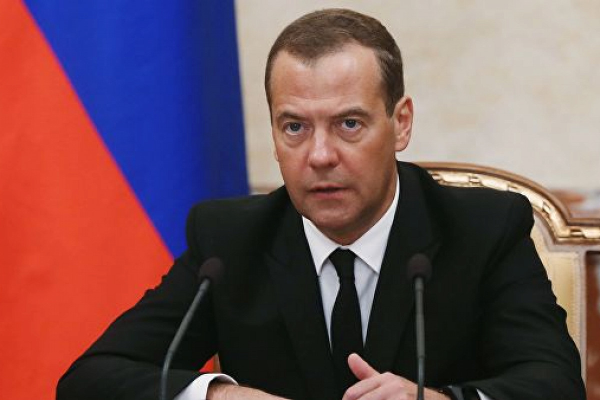 Премьер-министр России Дмитрий Медведев выступил с критикой в адрес федеральных и региональных властей из-за низкого уровня дисциплины при исполнении части поручений президента и правительства 