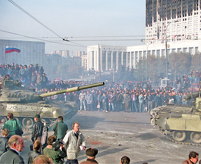 В 1993 году танки стреляли не просто по Белому дому, они стреляли и по местному самоуправлению