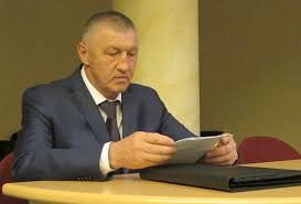 Игорь Пивоваров читает распечатки сайта "ВремениNet"