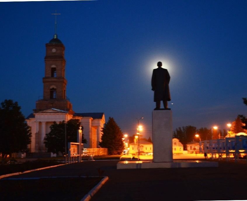Памятник Владимиру Ленину в Марксе: как будто бы тихий провинциальный городок